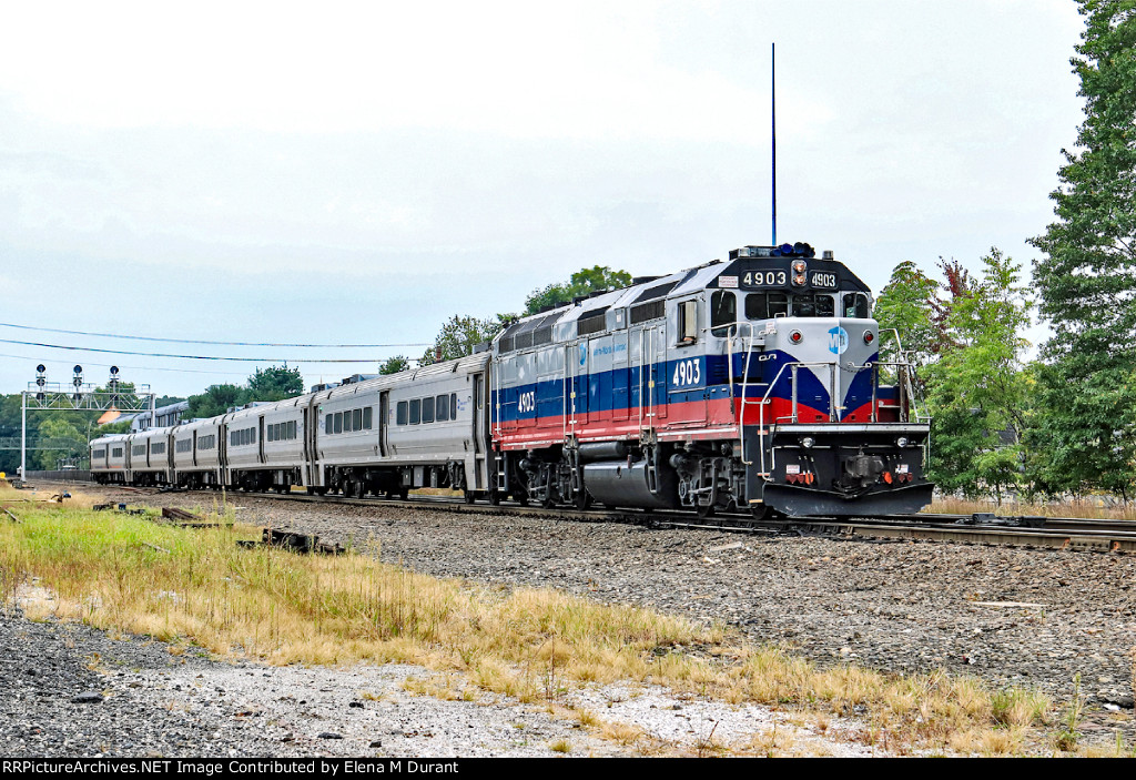 MNCR 4903 on train 1351